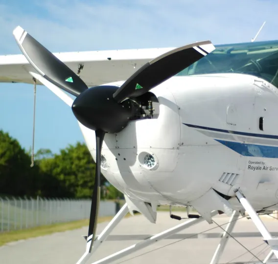 cessna (c206-isle-royal-1-cropped.jpg)
