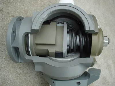MT propeller (mt-hub-x-section-1.jpg)
